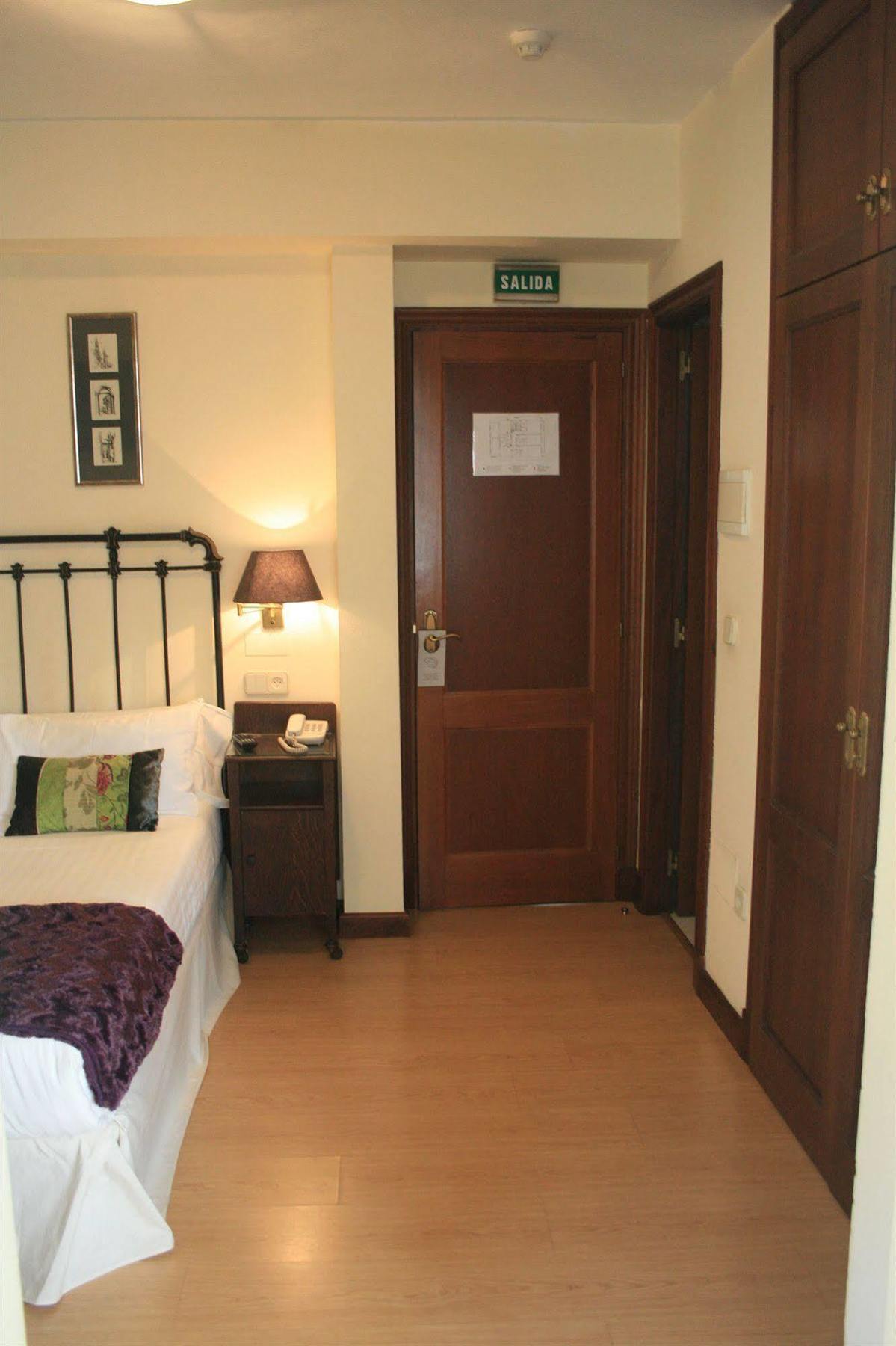 Real Hotel *