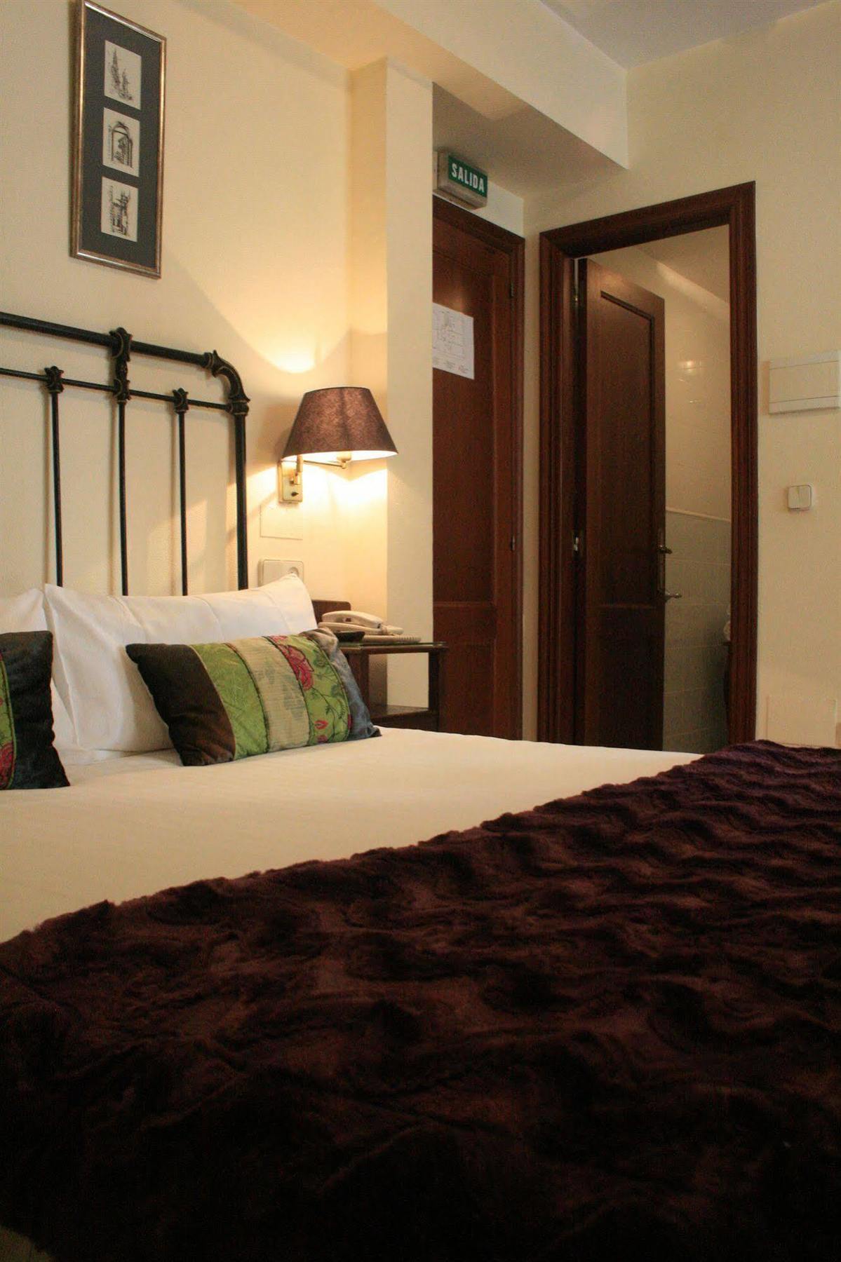 Real Hotel *